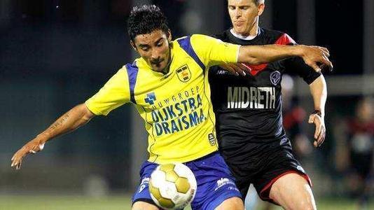 场上展现自 场上展现自